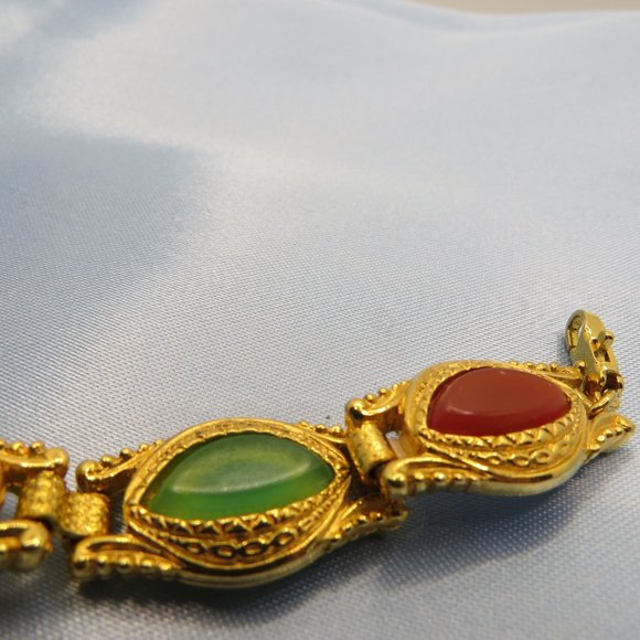 18k Gold Jade Coral Bracelet - Picture 4 of 4
